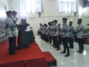 " Pelantikan LKBH dan Pokja PGRI Provinsi Jawa Barat, di Aula Ki Hajar Dewantara gedung PGRI Provinsi Jawa Barat "