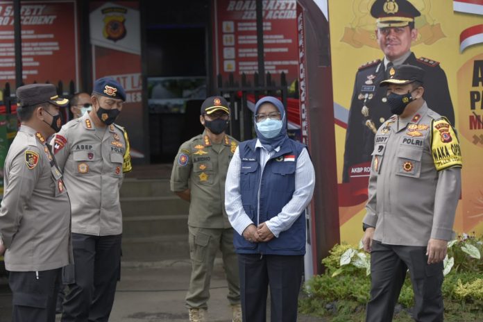 WAKAPOLDA JABAR : Bersama FORKOPIMDA Laksanakan Pengamanan Pergantian Malam Tahun Baru 2021