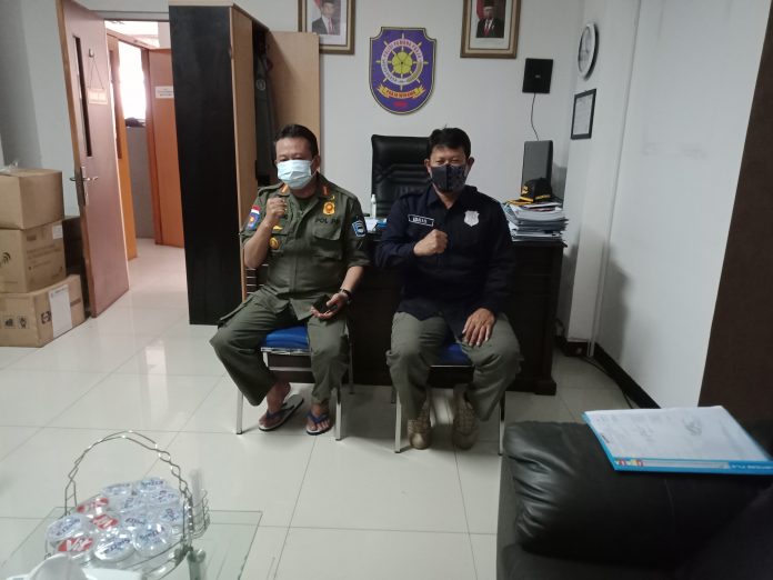 Sekertaris Satpol.PP kota Bandung Agus Priyono SH.M.si dan Kabid Produk Penegakkan Hukum Daerah Satpol PP kota Bandung Idris Kuswandi S.IP.M.si. Sekertaris Satpol.PP kota Bandung Agus Priyono SH.M.si dan Kabid Produk Penegakkan Hukum Daerah Satpol PP kota Bandung Idris Kuswandi S.IP.M.si.