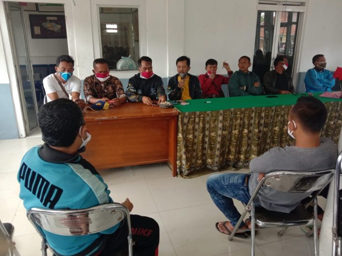 Kades Padasuka Kecamatan Pasirwangi Mengukuhkan Pengurus Pordes dan Menunjuk Pelatih Yang Berlisensi Kades Padasuka Kecamatan Pasirwangi Mengukuhkan Pengurus Pordes dan Menunjuk Pelatih Yang Berlisensi
