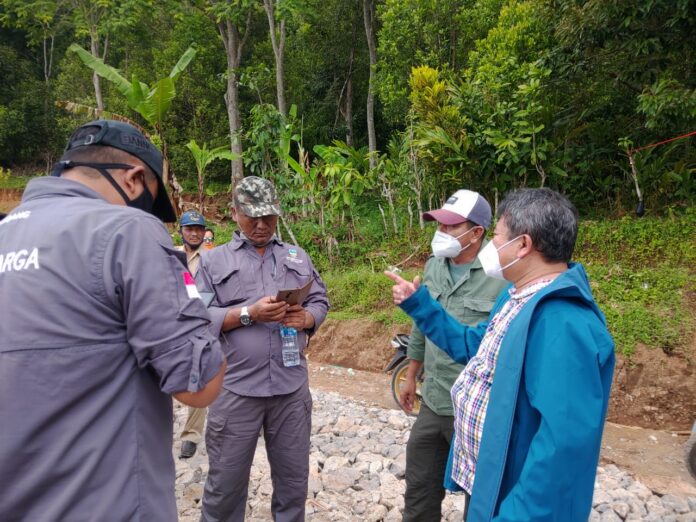 Bupati Garut Tinjau Langsung Pembangunan Jalan Penghubung 3 Kecamatan di Selatan Garut