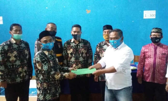 Penyerahan Surat Kepala Desa Tanjungsari Kec Karangpawitan Garut Akhir Jabatannya
