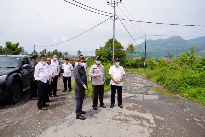 Bupati Garut monitoring infrastruktur jalan di beberapa daerah seperti Jl. Cipanas Baru, Simpang Gobing, dan Jl. Lingkar Kadungora,