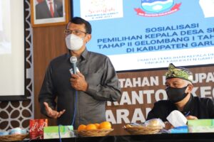 Wakil Bupati Garut, dr. Helmi Budiman membuka penyelenggaraan Sosialisasi Pemilihan Kepala Desa Serentak Tahap II Gelombang I Tahun 2021, di Aula Kecamatan Karangpawitan, Kabupaten Garut,