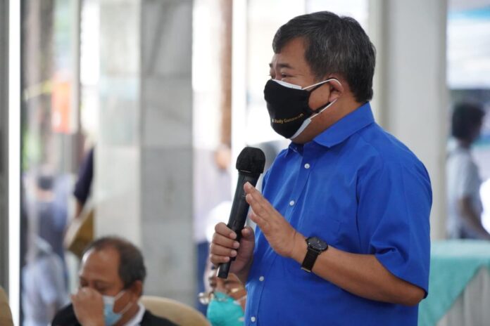 Bupati Garut Rudi Gunawan saat menghadiri Pelaksanaan vaksinasi pra lansia dan lansia oleh IKA UNPAD yang digelar di Gedung Pendopo, Kecamatan Garut Kota, Kabupaten Garut, Sabtu (10/7/2021).