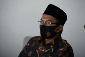 Kementerian Agama (Kemenag) Kabupaten Garut bersama tokoh agama lainnya mengikuti kegiatan video telekonferensi dalam rangka arahan Wakil Presiden Republik Indonesia, K.H. Ma’ruf Amin yang dilaksanakan secara virtual di Kantor Command Center, Kecamatan Garut Kota, Kabupaten Garut, Senin (12/7/2021).
