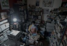 Tips Hidup dan Merawat Buku, Ala Deni Rachman Pegiat Literasi