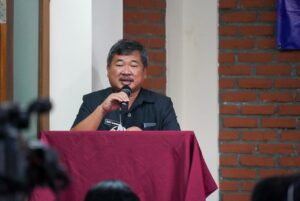 Bupati Garut, Rudy Gunawan, memberikan sambutan dalam acara Bimbingan Teknis (Bimtek) Jurnalistik dan Broadcast, yang diselenggarakan oleh Dinas Komunikasi dan Informatika (Diskominfo) Garut, di Bukit Alamanda Resort and Resto, Jalan Raya Samarang, Kecamatan Tarogong Kidul, Kabupaten Garut, Selasa (21/9/2021).