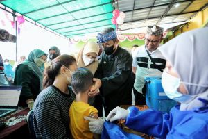Walikota Bandung Yana mengunjungi Posyandu Melati 2 RW 08 Kebongedang Kecamatan Batununggal pada Kamis, 11 Agustus 2022.