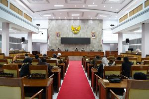 Pelaksanaan Rapat Paripurna DPRD Kabupaten Garut masa sidang II Tahun Sidang 2022 dalam rangka Pembahasan Raperda APBD Kabupaten Garut Tahun Anggaran 2023 dengan acara pokok Jawaban Bupati Garut, yang dilaksanakan di ruang Rapat Paripurna DPRD Garut, Jalan Patriot, Kecamatan Tarogong Kidul, Kabupaten Garut, Rabu (24/11/2022).