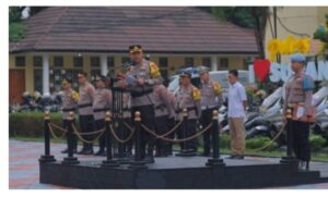 Kapolres Subang AKBP Ariek Indra Sentanu SH S.I.K MH. Melakukan Pengecekan Personil Pengamanan TPS Menjelang Pemilu 2024.