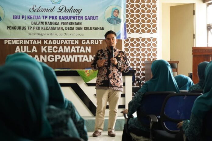 IMG-20240324-WA0027 Kabid LKD DPMD) Garut, Asep Jawahir,TP PKK kader terdepan dalam pemberdayaan kesejahteraan keluarga terutama dalam upaya pengentasan kemiskinan