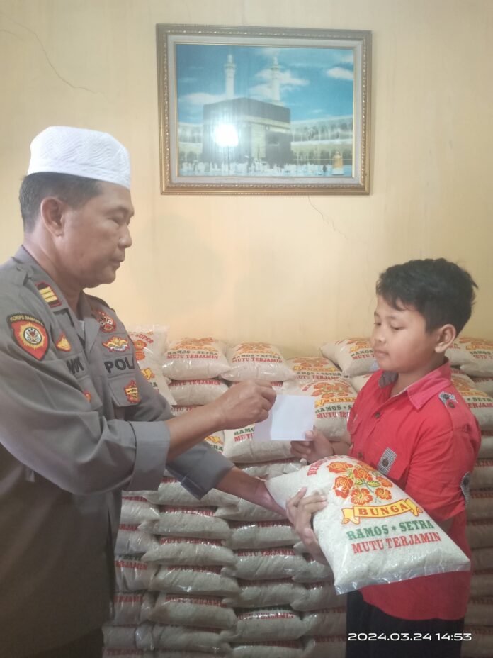 IMG-20240324-WA0051 Kapolsek Cibatu Polres Garut AKP Misno Winoto bagikan Zakat Sedekah untuk anak Yatim Piatu, Yatim, Kaum Dhuafa dan masyarakat sekitar yang berhak menerima
