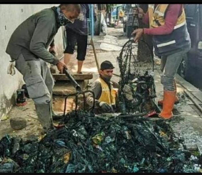 Hadapi Musim Hujan, Pemkot Bandung Gerakkan Wilayah Bersihkan Saluran Air Hadapi Musim Hujan, Pemkot Bandung Gerakkan Wilayah Bersihkan Saluran Air