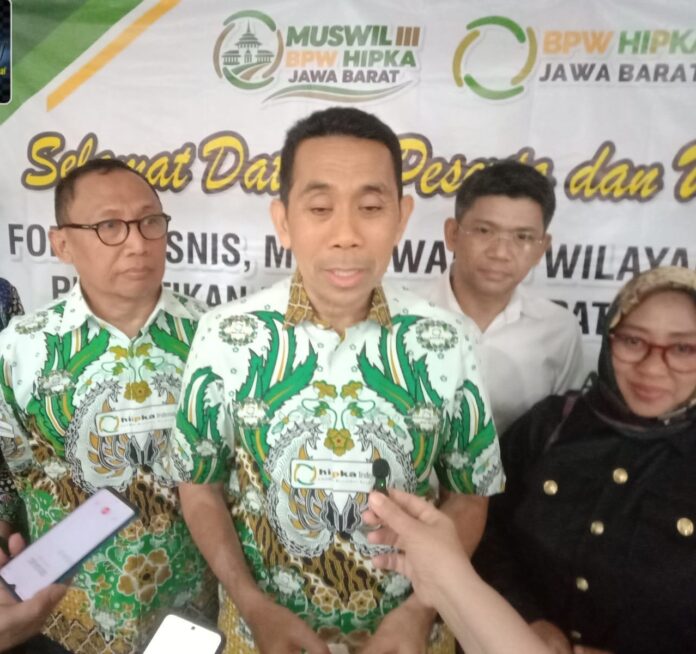 Ketua Umum BPP HIPKA, H. Kamarussamad, menegaskan bahwa Muswil tidak hanya menjadi forum organisasi, tetapi juga ruang untuk membangun kolaborasi nyata di antara para pengusaha Ketua Umum BPP HIPKA, H. Kamarussamad, menegaskan bahwa Muswil tidak hanya menjadi forum organisasi, tetapi juga ruang untuk membangun kolaborasi nyata di antara para pengusaha